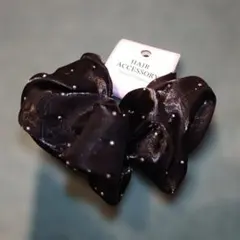 シュシュ　ヘアアクセサリー　ヘアゴム　ヘアアレンジ　新品　黒　パール　キラキラ