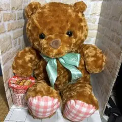 茶色いリボン付きぬいぐるみ
