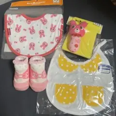 ミキハウス スタイ2点と靴下おもちゃセット 9-10cm