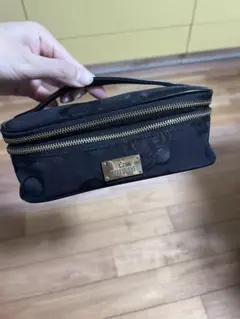 MARY QUANT ブラック花柄メイクポーチ