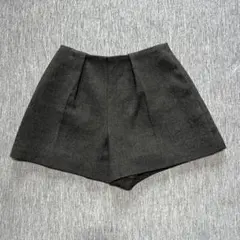 CARVEN カルヴェン タック入りショートパンツのサムネイル