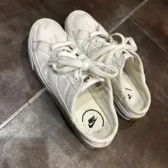 Nikeコートレガシーかかとなし ホワイト スニーカー（小さめ）