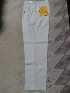 新品タグ付きUNIQLO　ユニクロ　ドライツイルツータックパンツ　ウエスト76㎝
