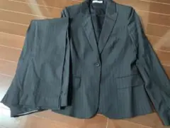 値下げしましたセオリーパンツスーツ黒ストライプ