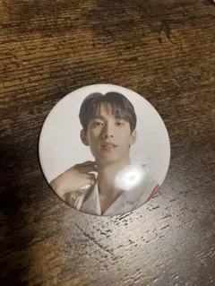 K-POP ピンバッジ