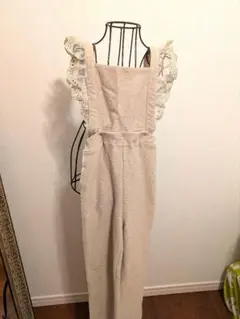 petit main フリル付きベージュオーバーオール