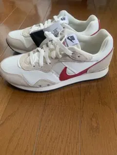 Nike venture Runner ホワイト/ベージュ/レッド