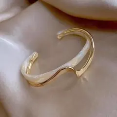 ホワイトシェル メタル バングル ゴールド ブレスレット 上品 韓国 高見え