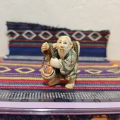 時代提物 彩色人物根付 天然素材 在銘【振売・棒手振】高約4.6cm 重さ22g