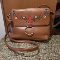 RETRO GIRL 花柄刺繍 ショルダーバッグ ブラウン ゴールドリングのサムネイル