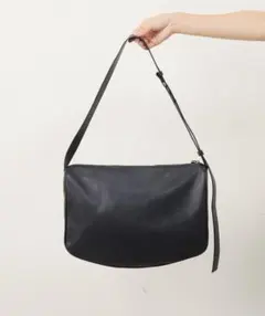 イアパピヨネ　スワローマチショルダーバッグ　ブラック