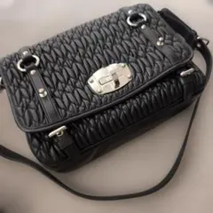 【美品】miu miu マテラッセ ショルダーバッグ ブラックのサムネイル