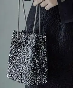 美品　ニアナ　2wayスパンコールショルダーバッグ　パーティーバッグ　シルバー