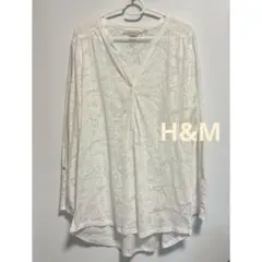 H&M シアーシャツトップス　Vネック　ボタニカル模様　春夏
