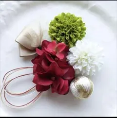 水引と紫陽花のピンポンマムのモダンな髪飾り