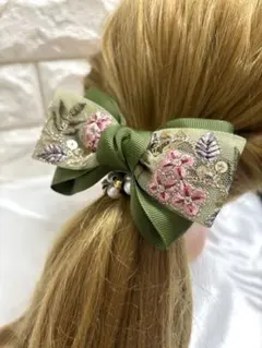 2831インド刺繍リボン☆ヘアゴム 　ハンドメイド　パール付きゴム モスグリーン