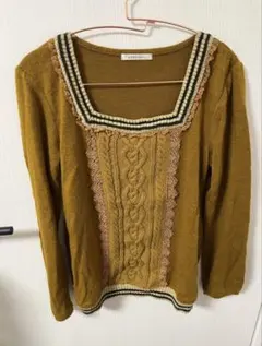 axes femme ニットプルオーバー マスタード