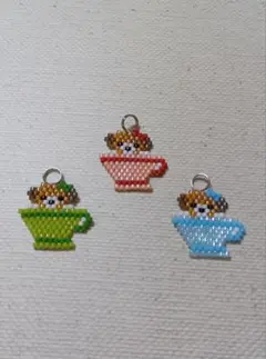 ハンドメイド✩デリカビーズ✩ビーズステッチ✩犬のストラップ