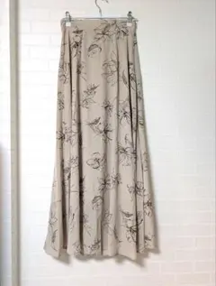 新品 神戸レタス 花柄ベージュ フレアロングスカートのサムネイル