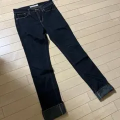 ダークブルー スキニーデニム ロールアップ裾