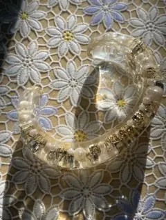 パールと金属装飾のヘアバンド