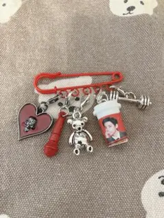 ジャラジャラ匂わせ安全ピン　テテキーホルダー