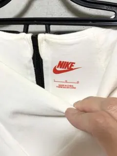 Nike ホワイト スウェット Tシャツ Nike Sportswear