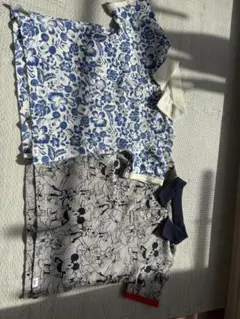 ミッキー柄と花柄ミッキー柄ポロシャツ2枚セット