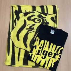 阪神タイガース応援グッズ（Tシャツと大判タオル）