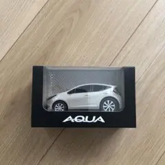 非売品／当選品】トヨタ アクア プルバックカー 白 未開封 限定