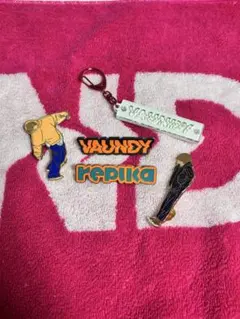 Vaundy replica 【4点コンプ】ピンバッジ +キーホルダー5点セット Vaundy replica 【4点コンプ】ピンバッジ +キーホルダー5点セット