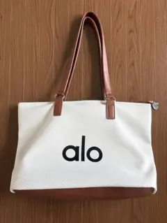 alo Yoga ショルダーバッグ 巾着 ドロストバッグ White - メルカリ