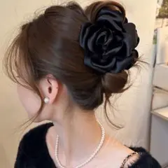 ヘアクリップ ヘアアクセサリー バンスクリップ 花　バラ　髪留め　ブラック