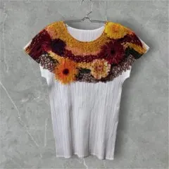 PLEATS PLEASE トップス　カットソー　半袖　花　プリントのサムネイル