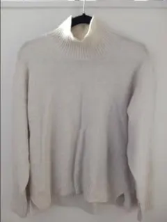 ユニクロ　スフレヤーンモックネックセーター
