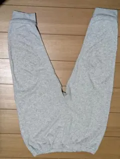 グレーのスウェットパンツ　裏生地コットン素材
