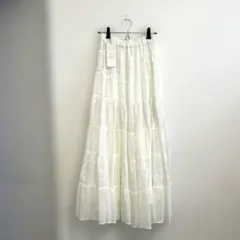 eimy istoire／刺繍ティアード ロングスカート ホワイトのサムネイル