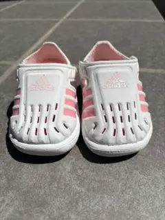 adidas ベビーサンダル ホワイト/ピンク
