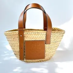 極美品　ロエベ アナグラム ラフィア バスケットスモール カゴバッグのサムネイル