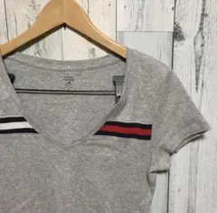 早い者勝ち!!TOMMY HILFIGER フラッグ Ｖネックカットソー