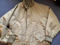 ベージュ ジャケット リブ付き襟