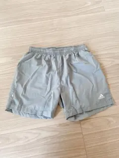 adidas グレー ショートパンツ