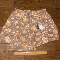 UNIQLO ユニクロ 麻 コットン 花柄 コットン フレア ショート パンツのサムネイル