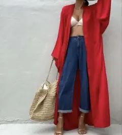 赤いロングカーディガン