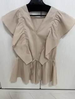 新品未使用　SNIDEL フリルペプラムブラウス