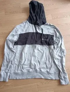 グレー パーカー