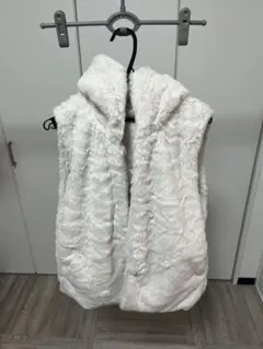 r.p.sフード付きホワイトフェイクファーベスト Fサイズ