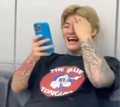 THE BLUE TONGUES Tシャツ ブラック平本蓮選手着用　untornのサムネイル