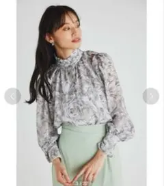 rienda リエンダ　ladies 長袖　シャツ　花柄　スリットショルダー