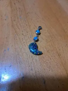 花柄月型ストラップ